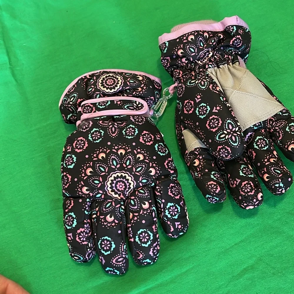 Floral Kids Gloves - Black and Pink